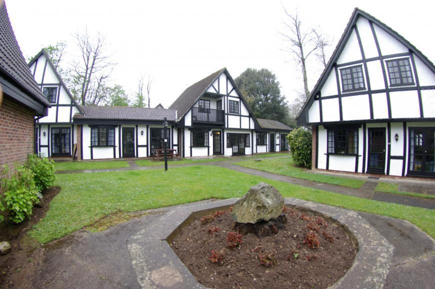 Tolroy Manor Holiday Park เฮล ภายนอก รูปภาพ